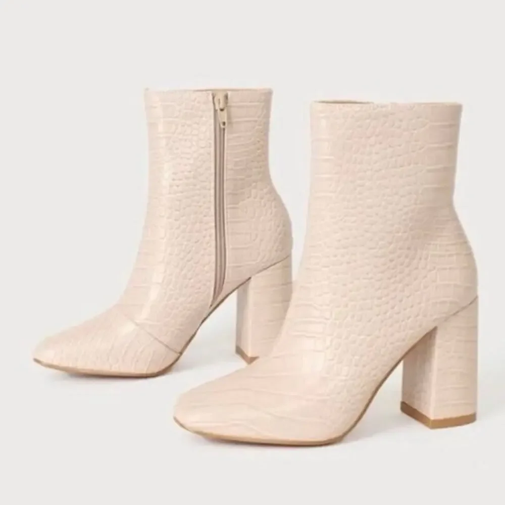 Lulus My Generation Croc Embossed Pale Pink Ankle Boots Heels 7